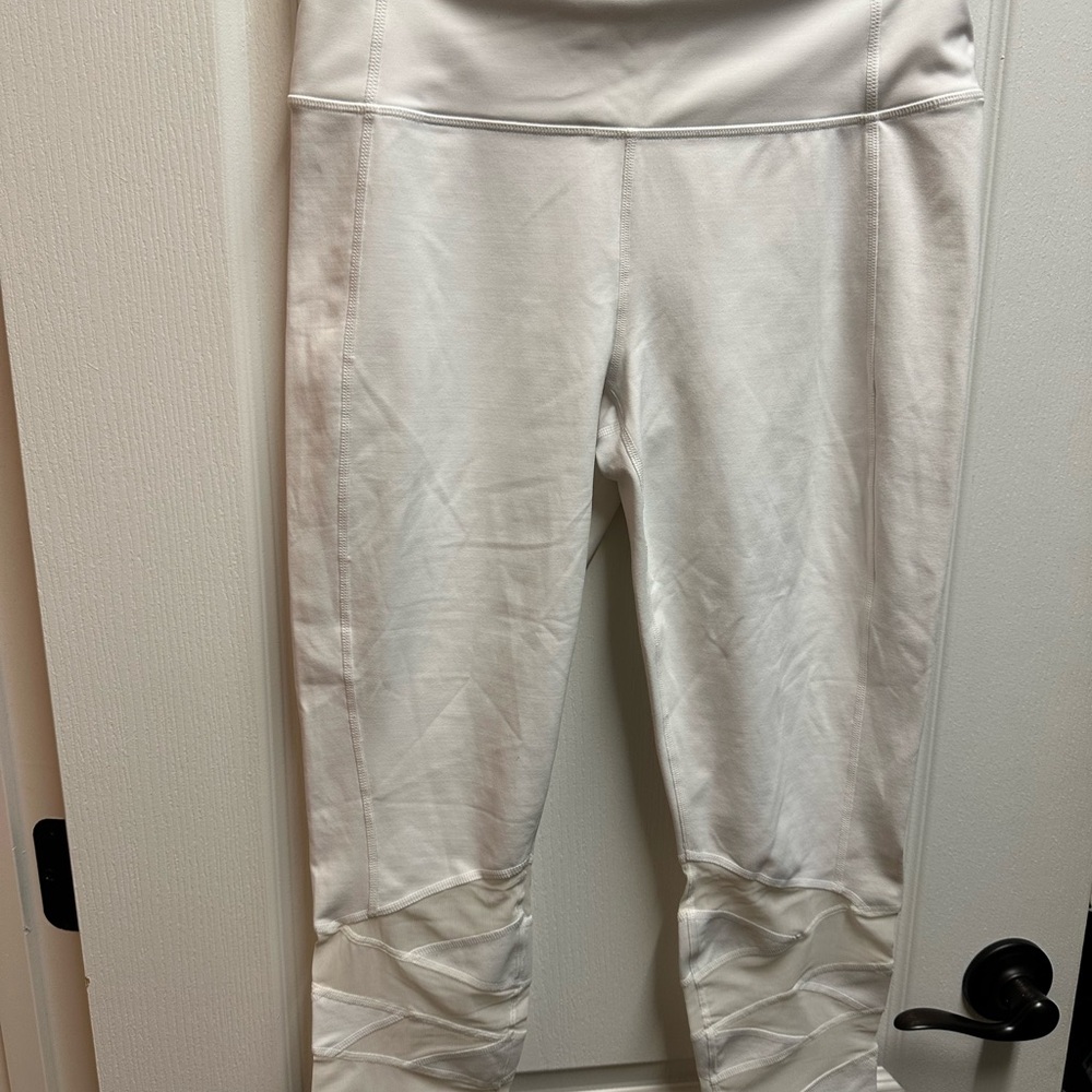 Athleta women's  White capri Leggings size M/ NWOT B148